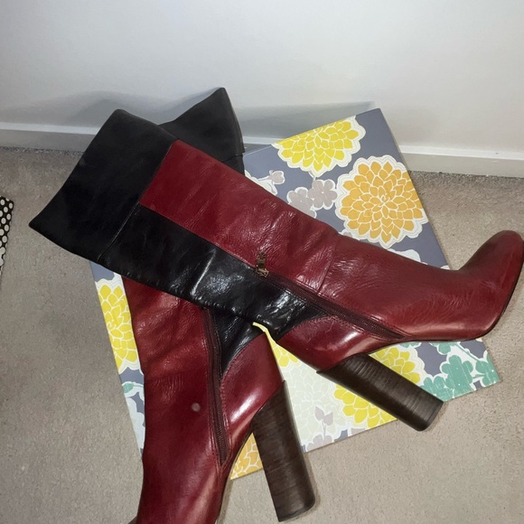 9.5 Tory Burch Boots - Picture 5 of 11